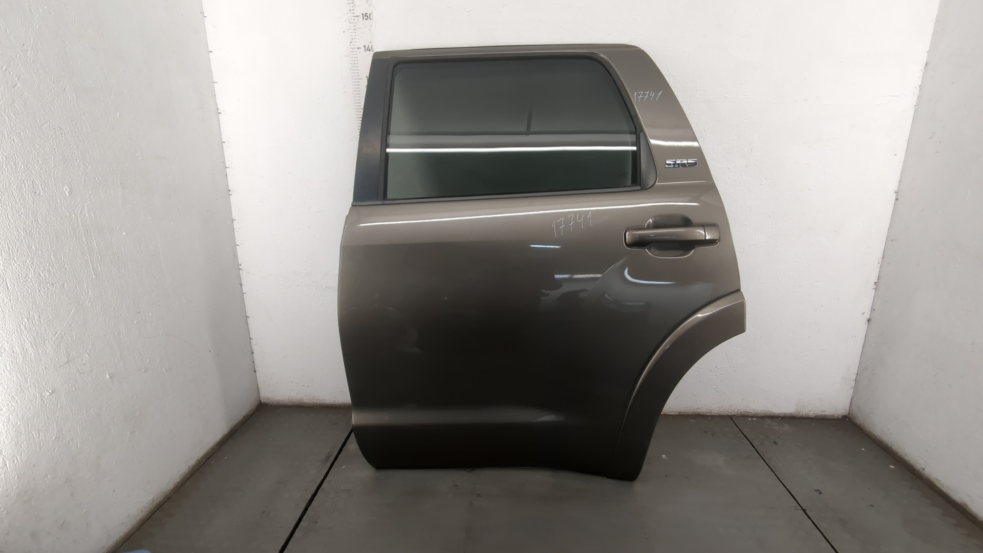 Дверь задняя левая