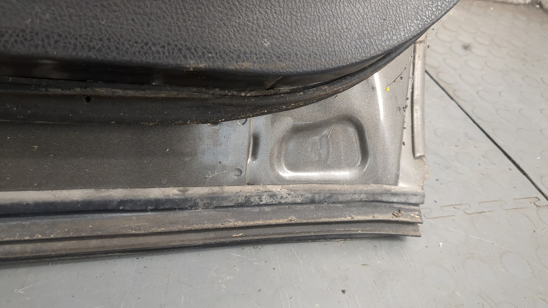 Дверь задняя левая