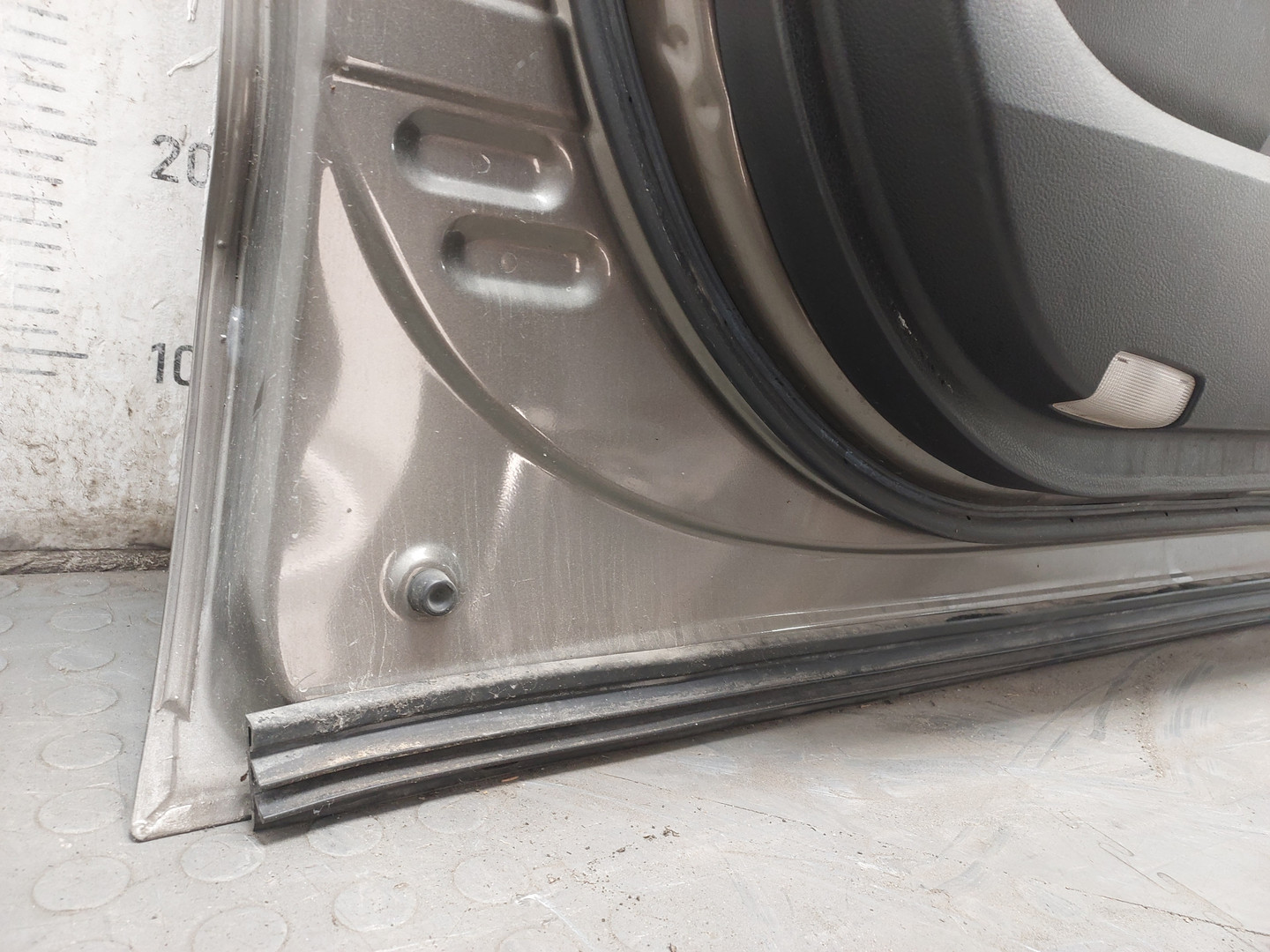 Дверь передняя левая