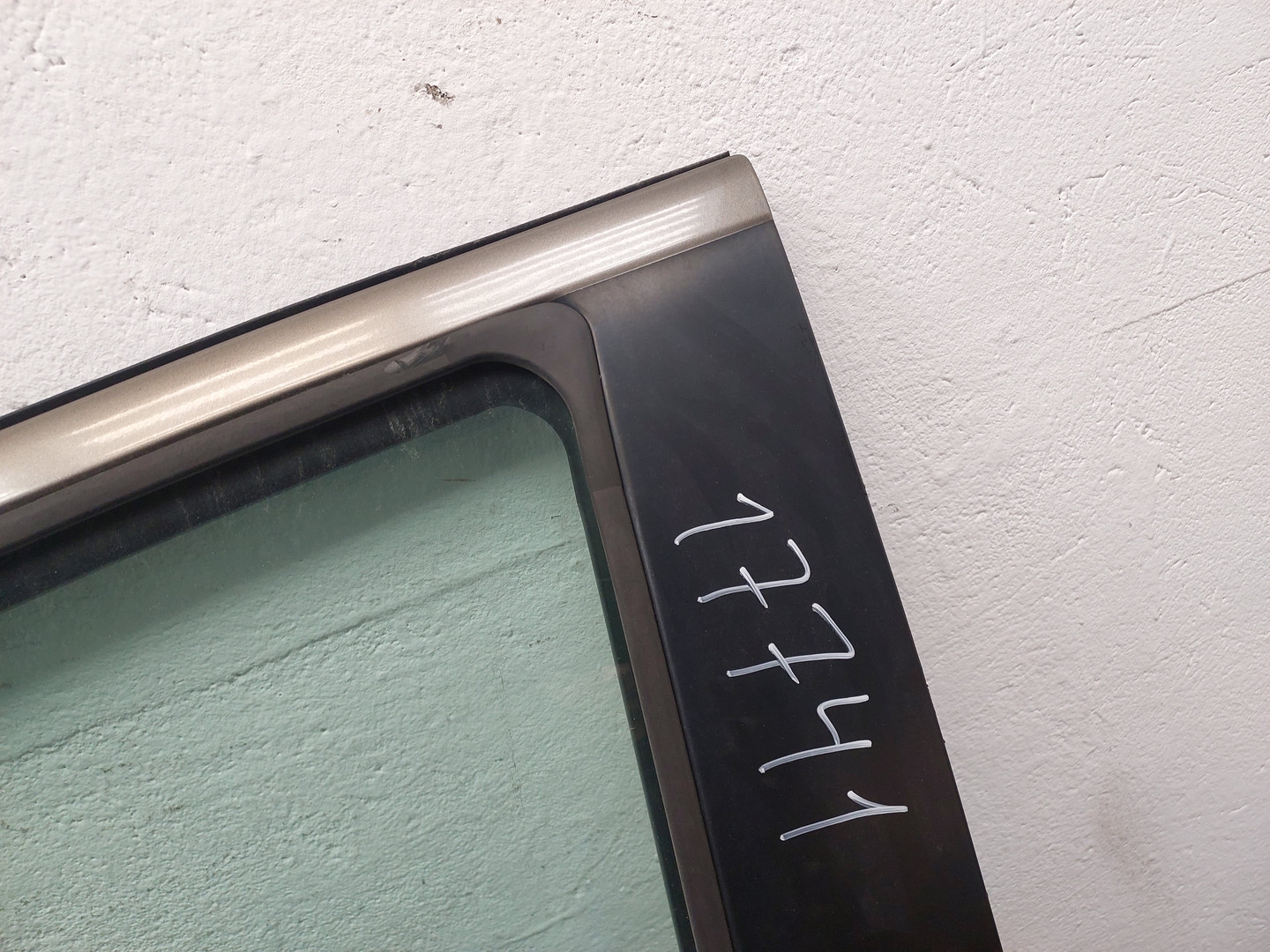 Дверь передняя левая