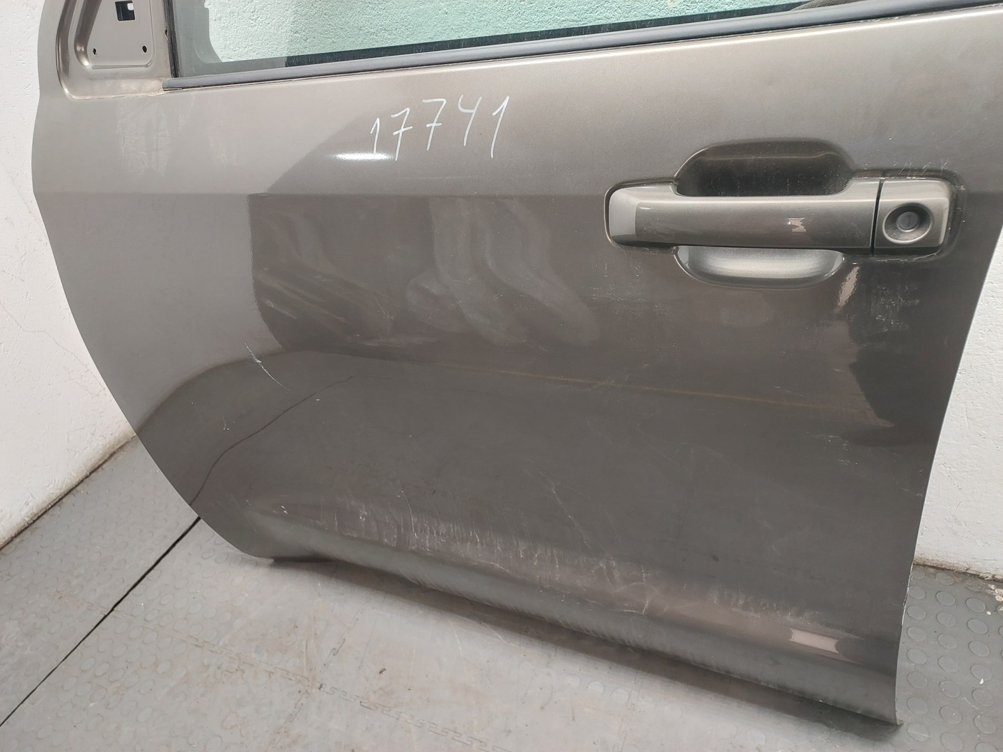 Дверь передняя левая