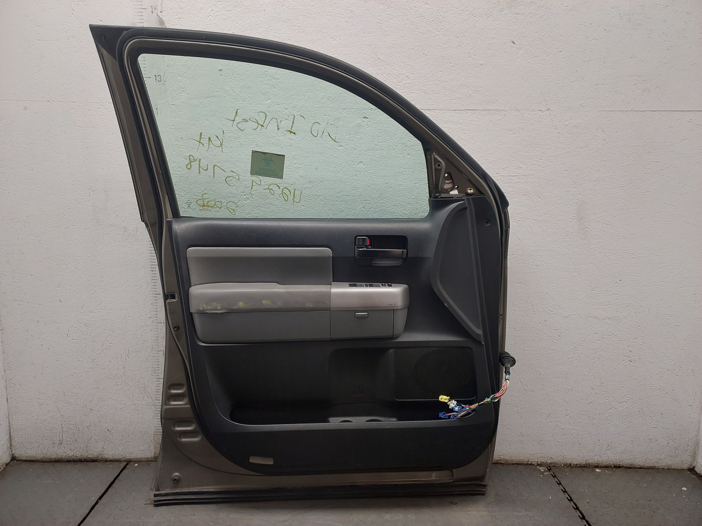 Дверь передняя левая