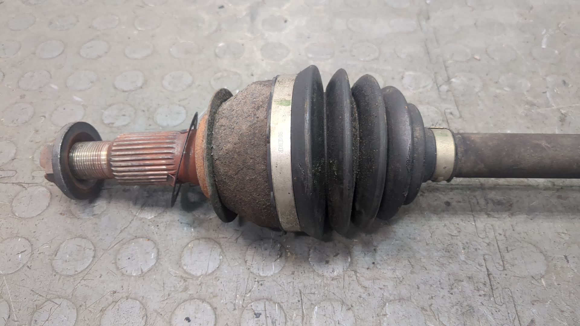 Полуось передняя левая