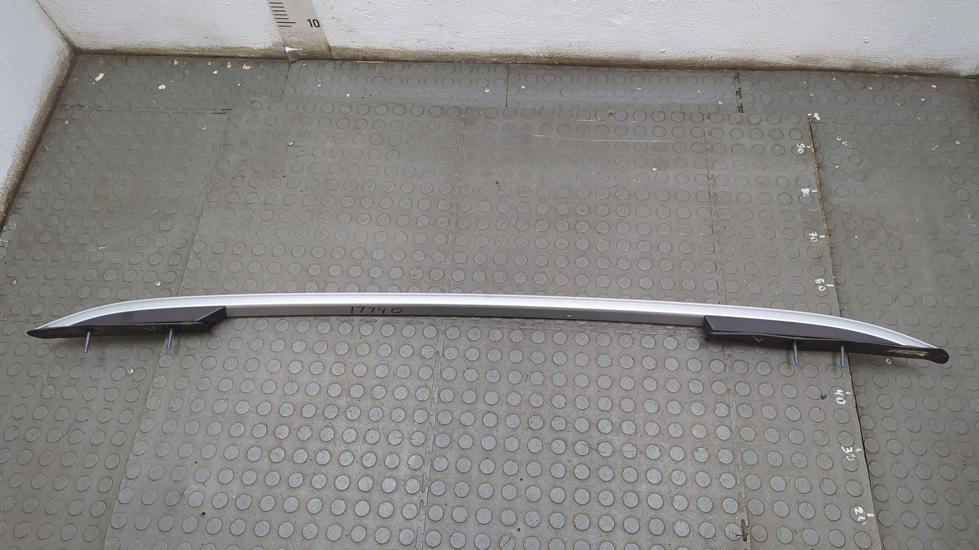 Рейлинг (релинг) левый (планка на крышу)