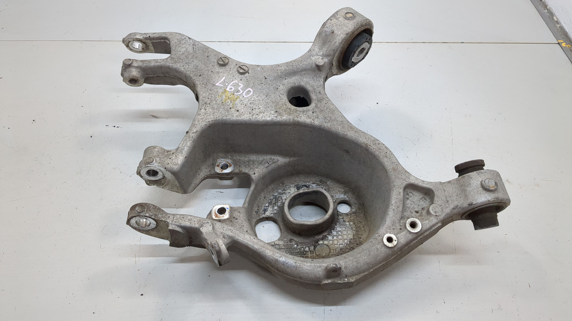 Рычаг задний левый