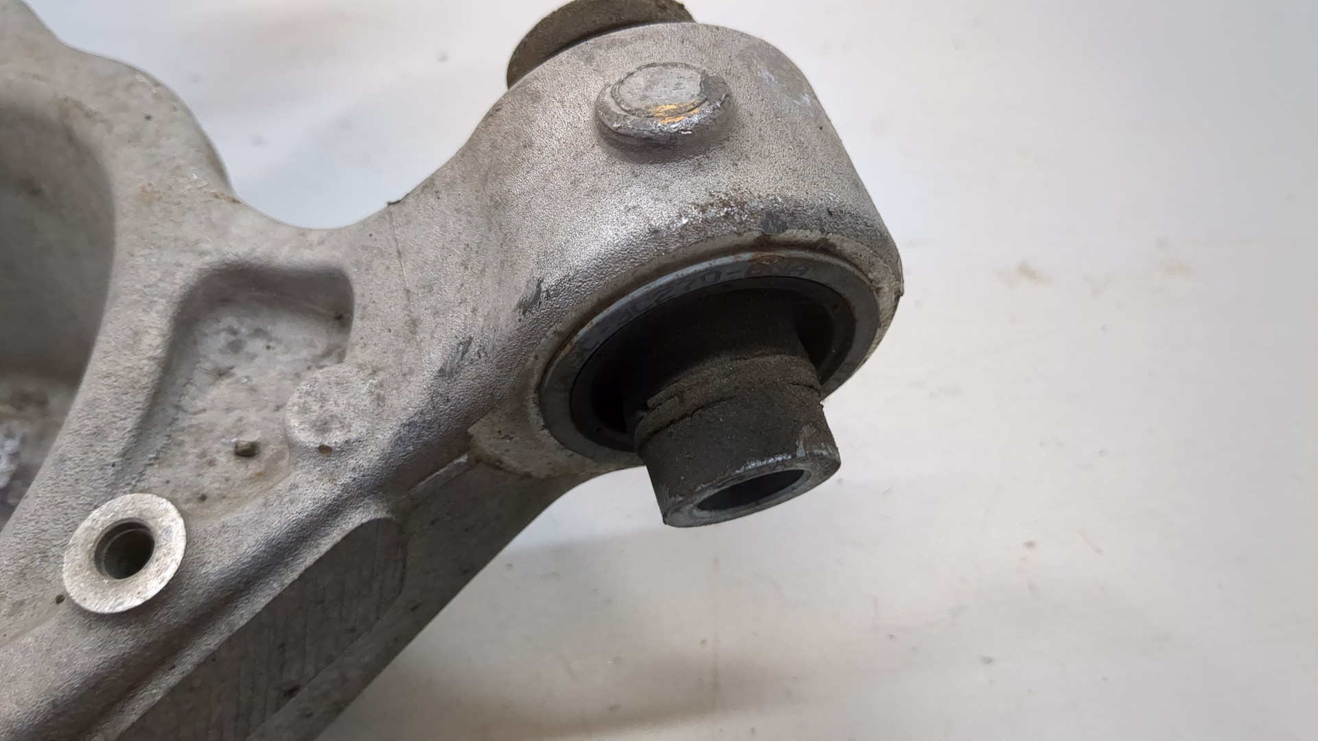 Рычаг задний левый