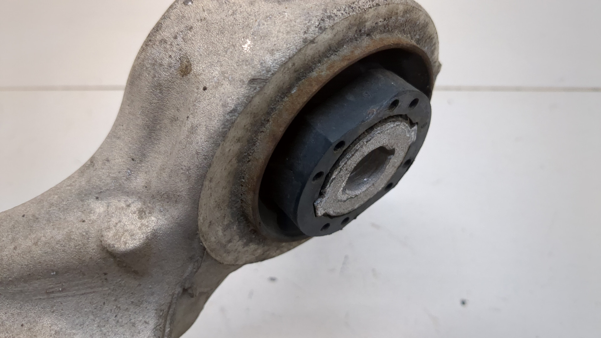 Рычаг задний левый