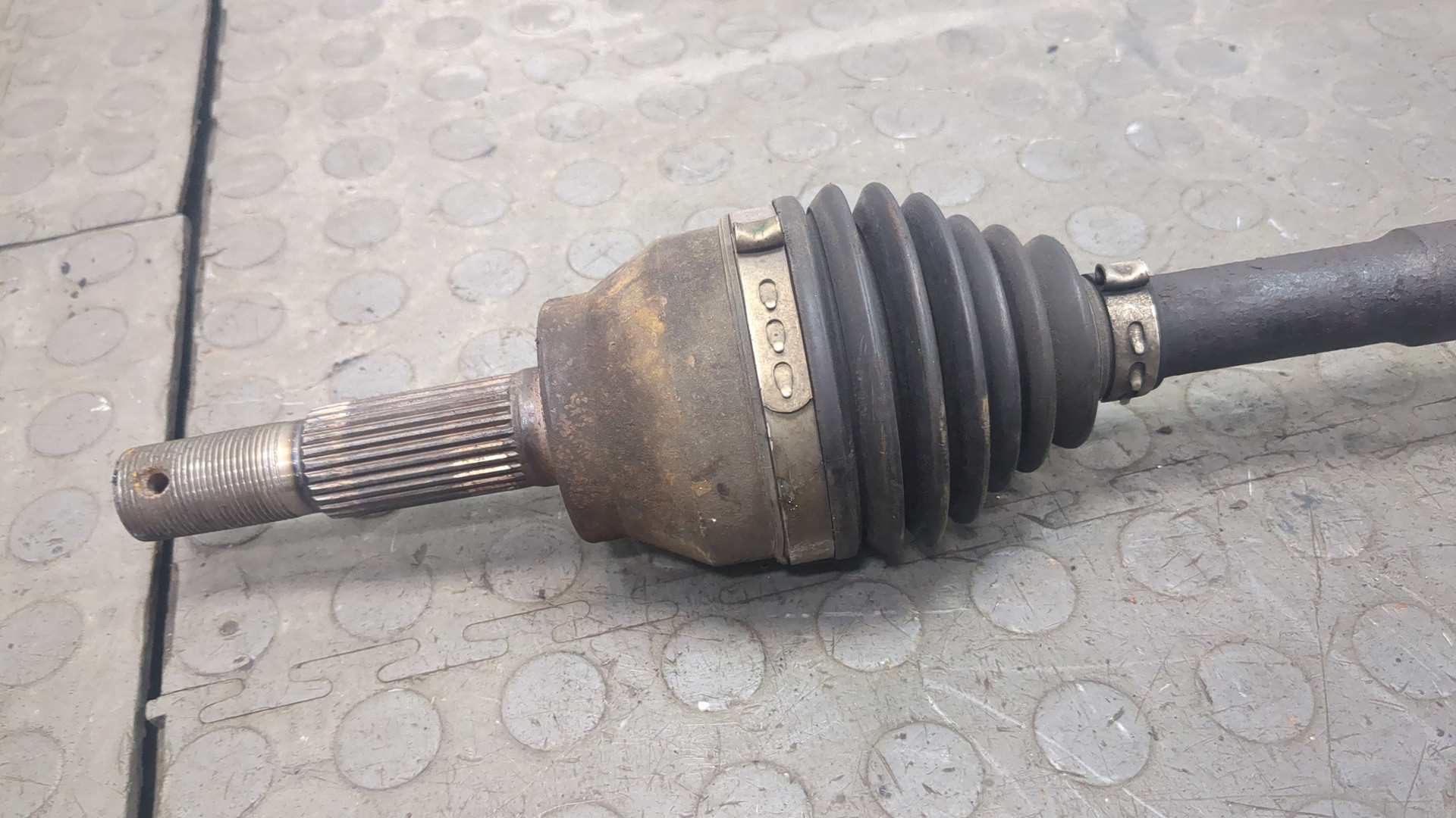 Полуось передняя правая