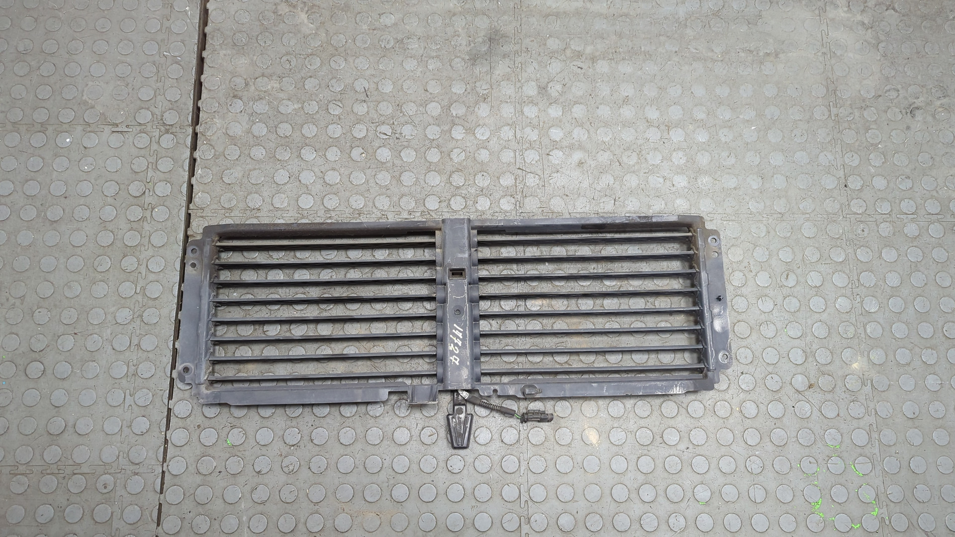 Жалюзи (воздуховод) бампера переднего