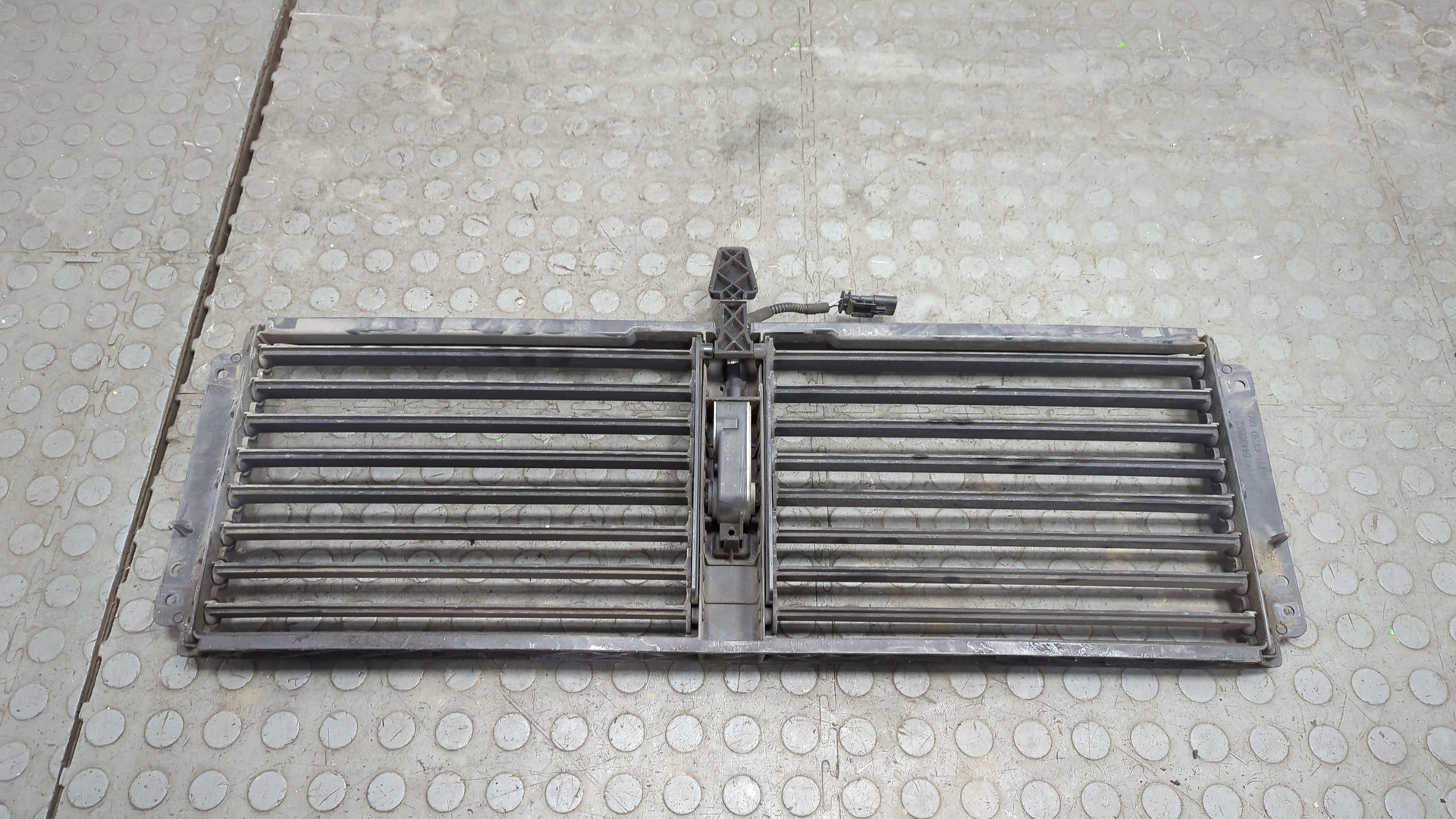 Жалюзи (воздуховод) бампера переднего