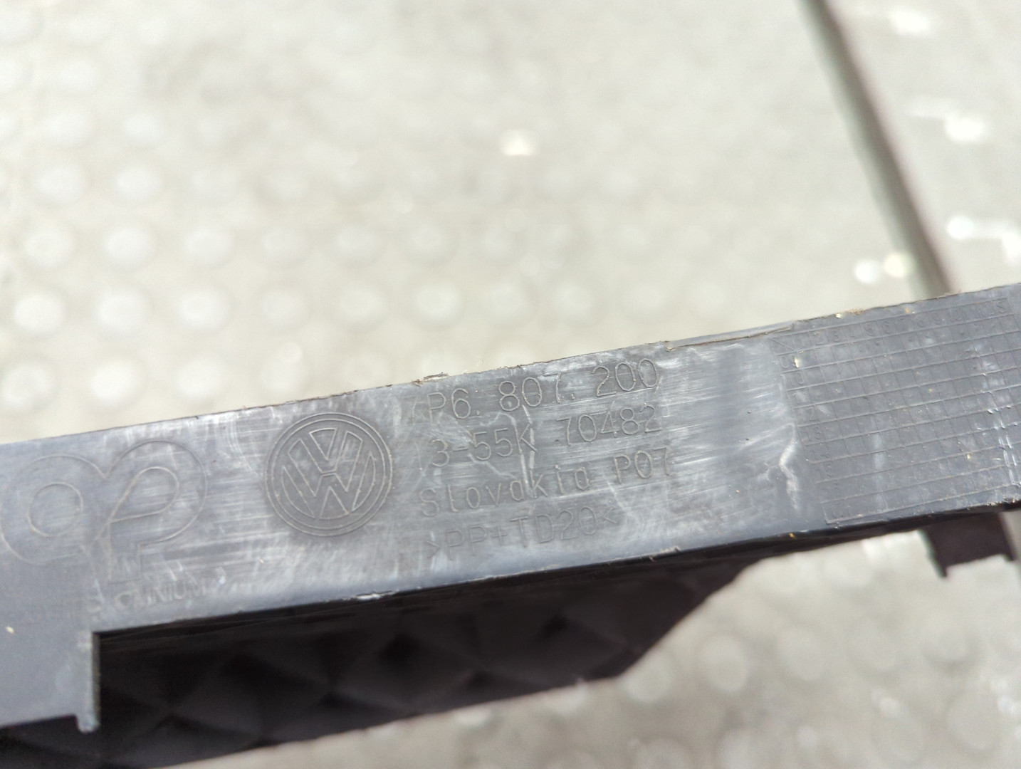 Кронштейн переднего бампера