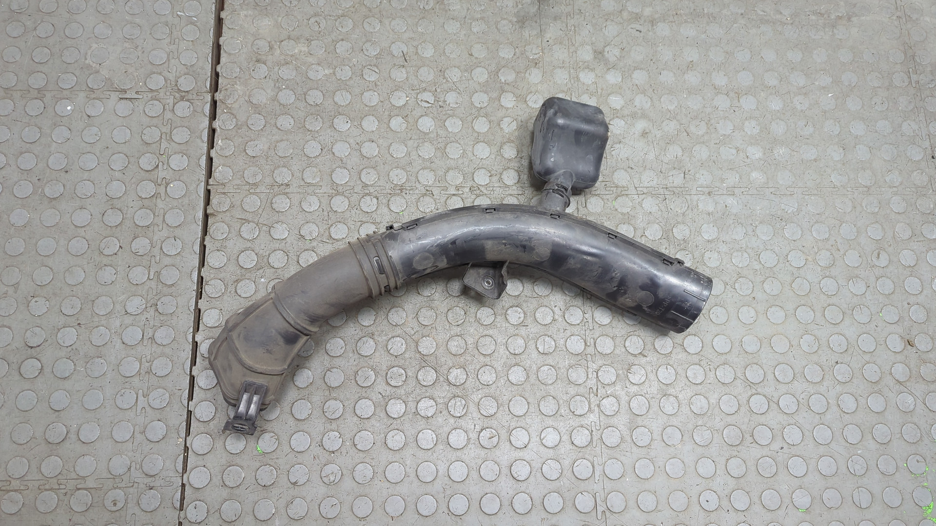 Патрубок воздушного фильтра