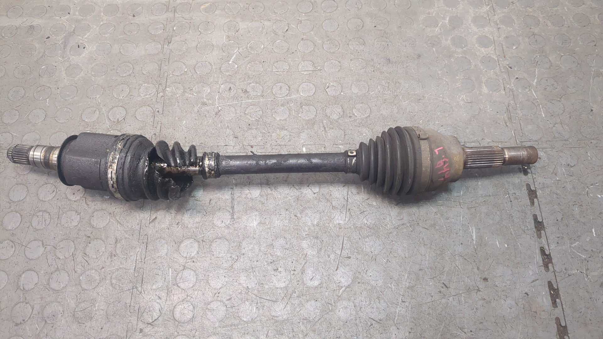 Полуось передняя левая