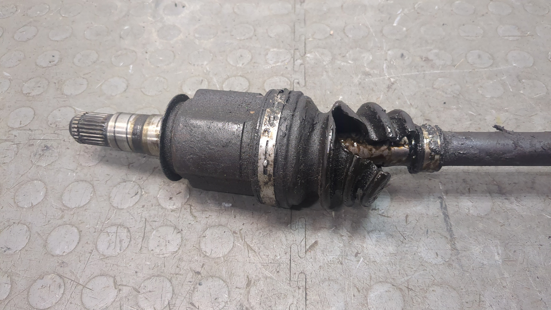 Полуось передняя левая