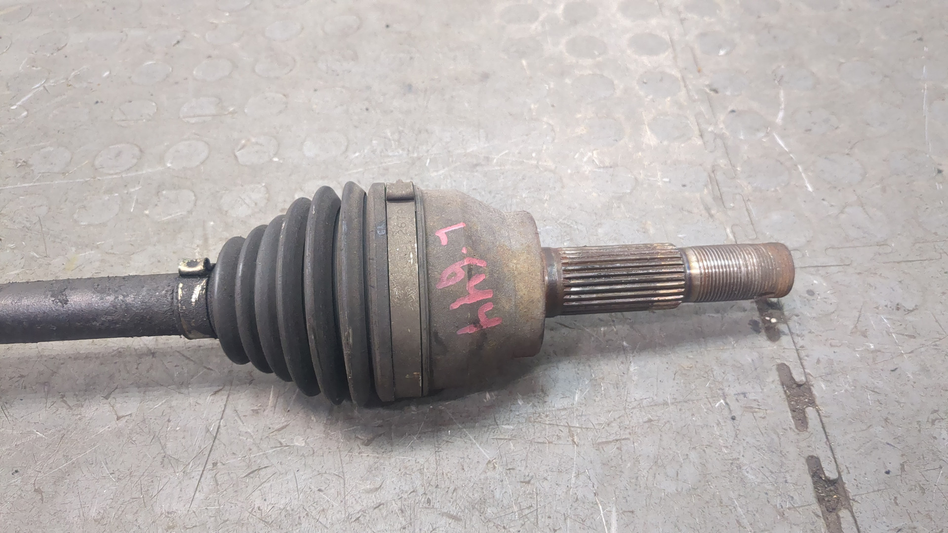 Полуось передняя левая