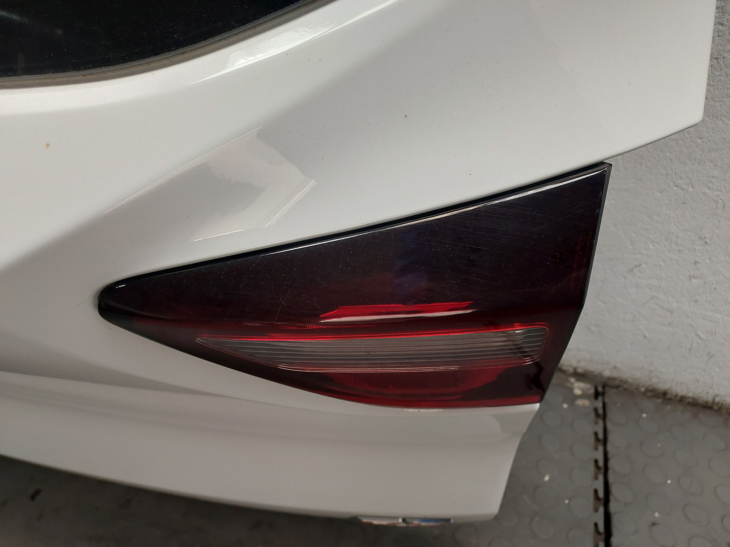 Дверь багажника