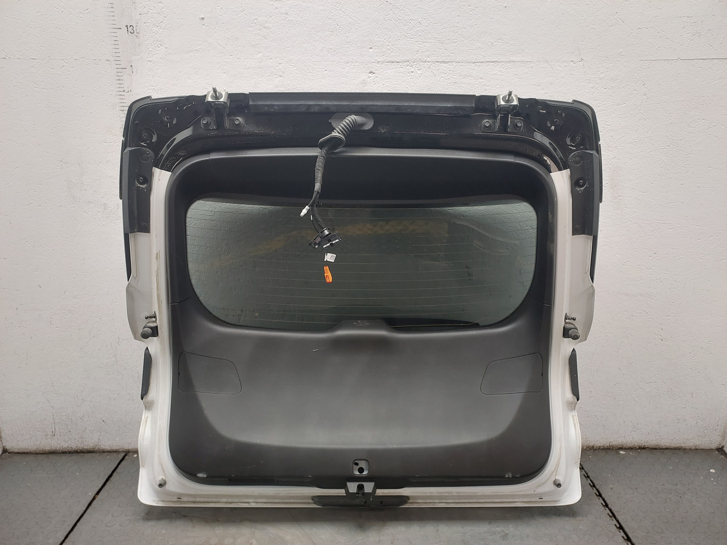 Дверь багажника