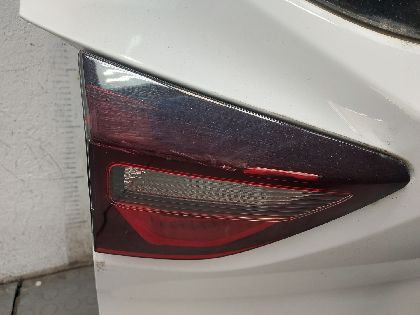 Дверь багажника