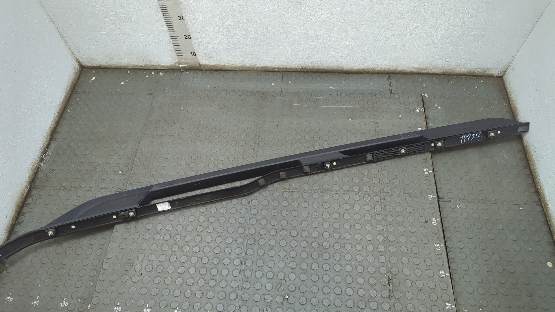 Рейлинг (релинг) правый (планка на крышу)