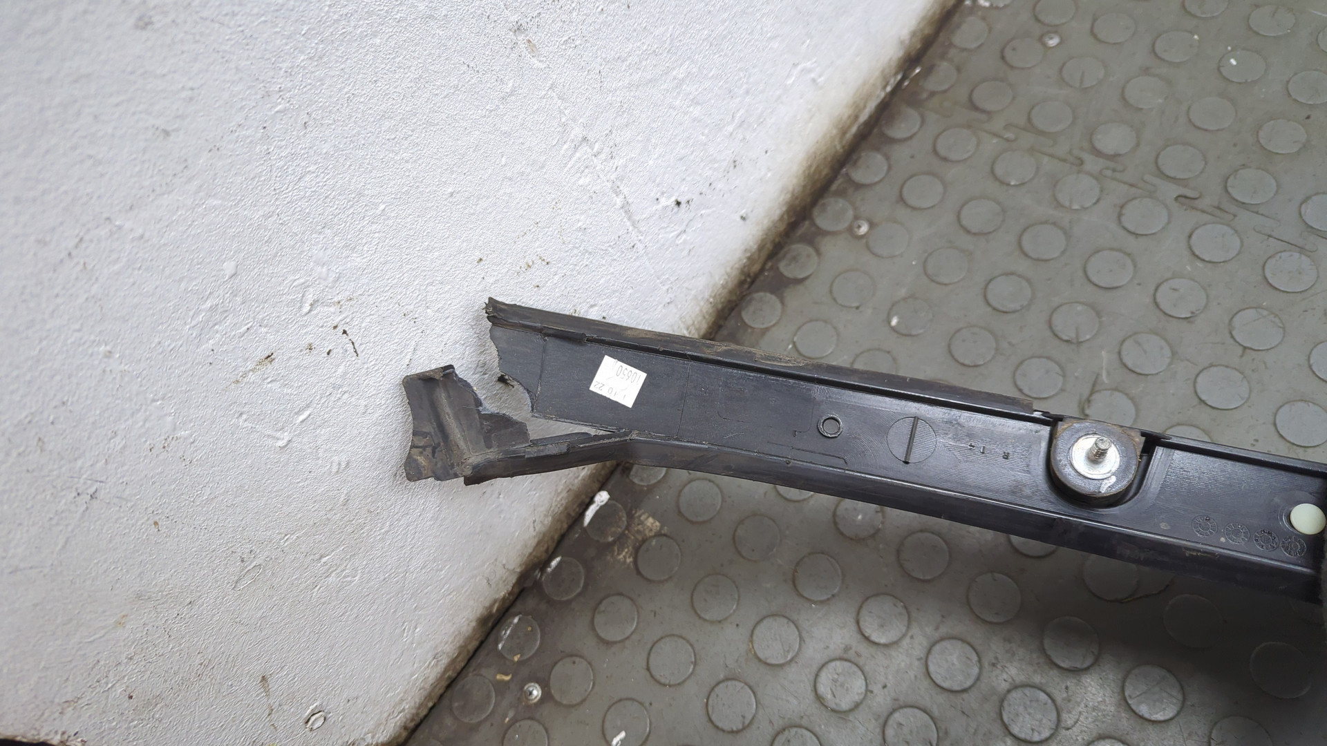 Рейлинг (релинг) правый (планка на крышу)