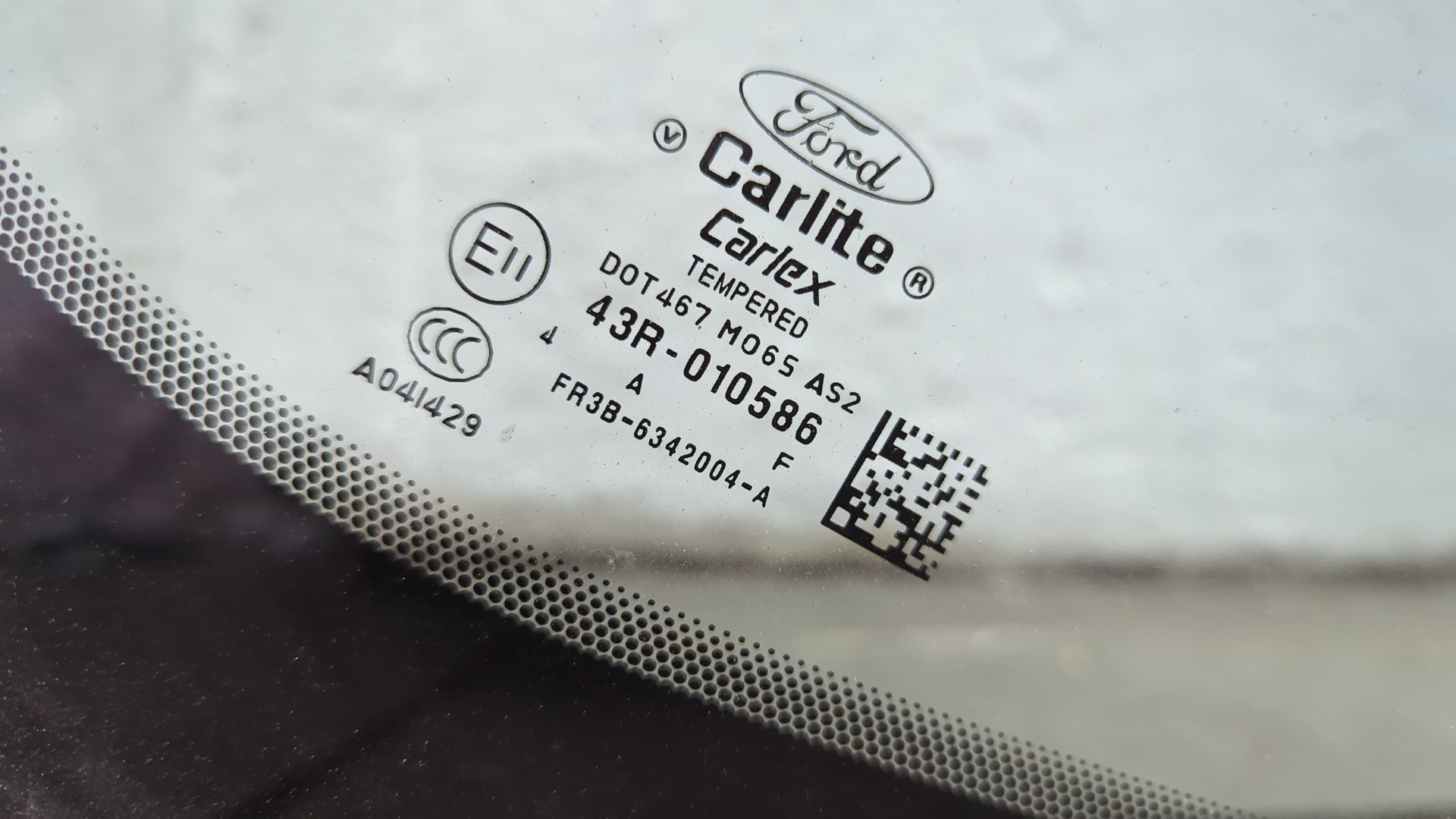 Стекло заднее