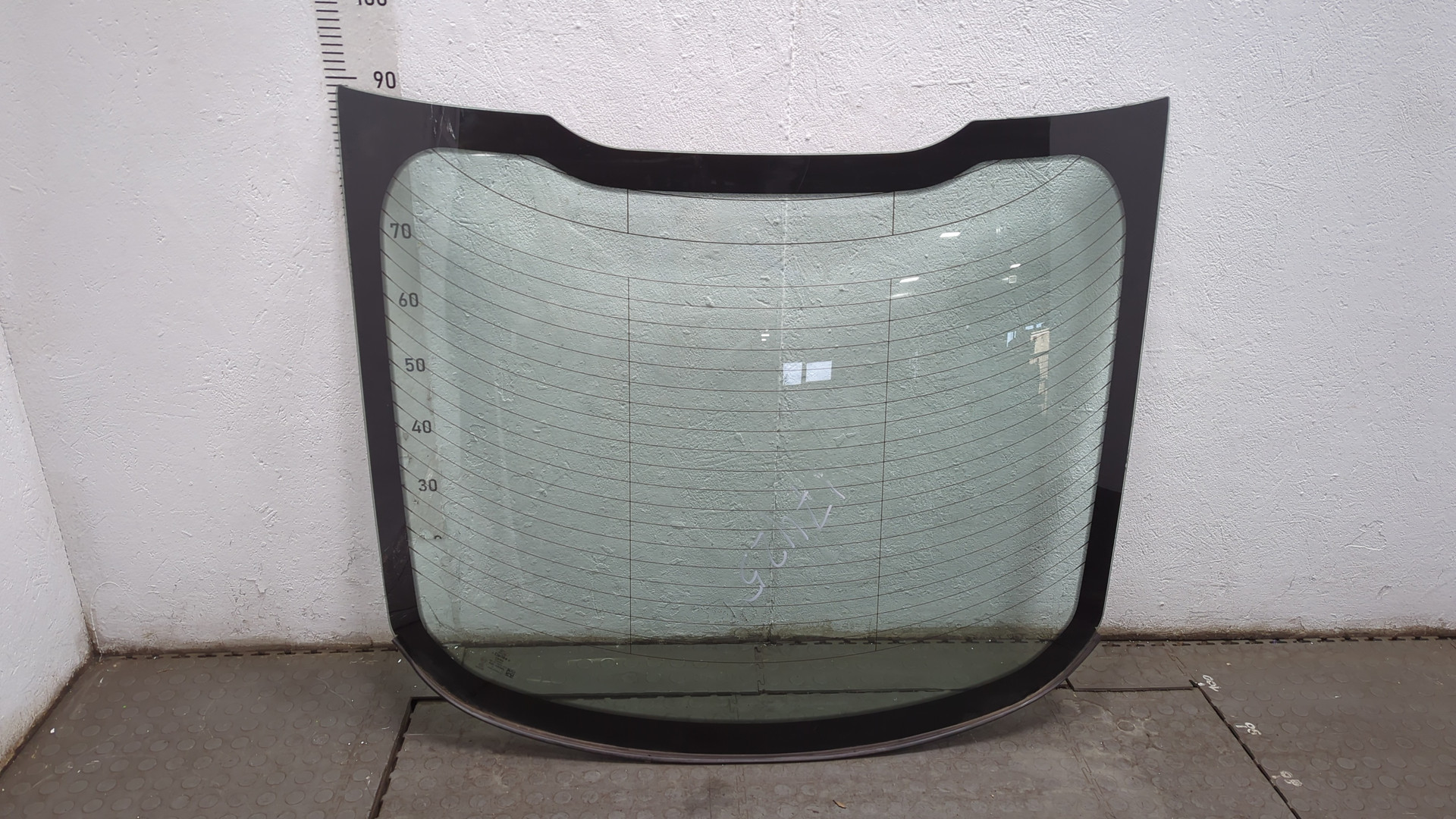 Стекло заднее