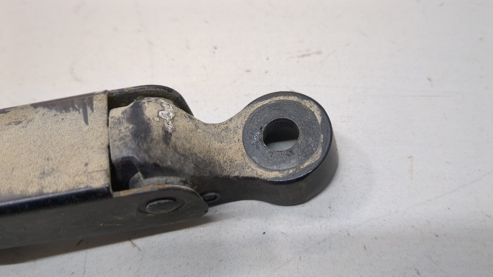 Поводок стеклоочистителя заднего