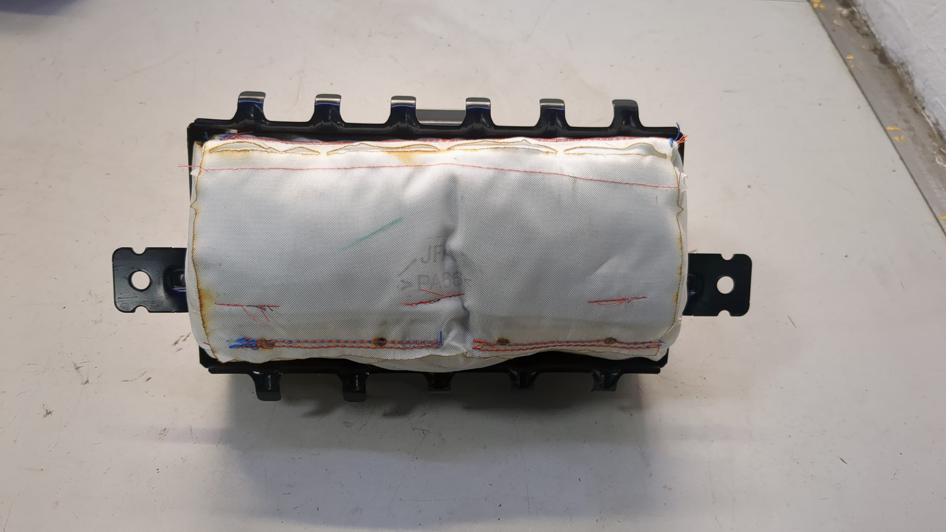 Подушка безопасности пассажирская (в торпедо)