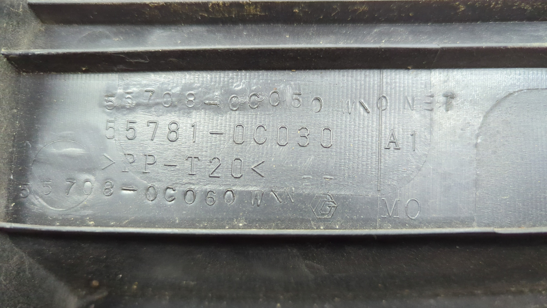 Решетка стеклоочистителей (Жабо)