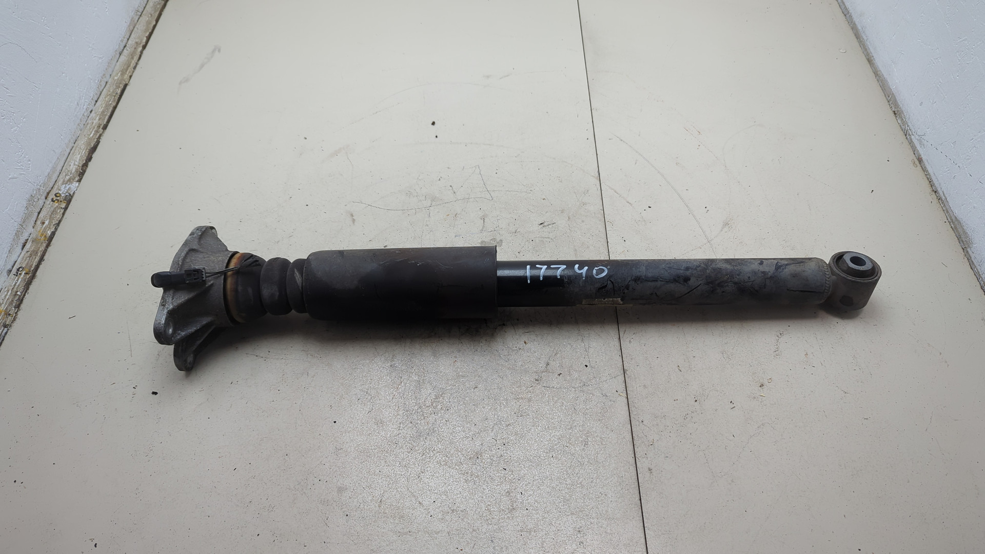 Амортизатор задний (стойка)