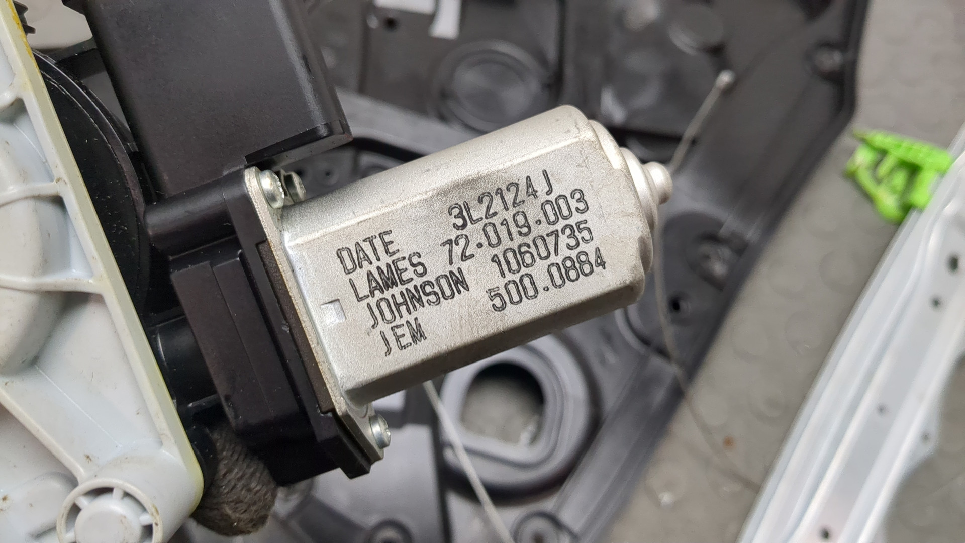 Стеклоподъемник электр. задний правый