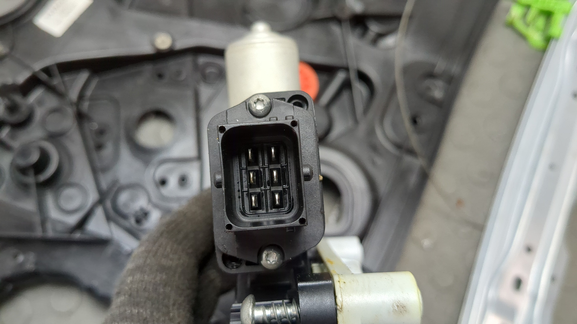 Стеклоподъемник электр. задний правый