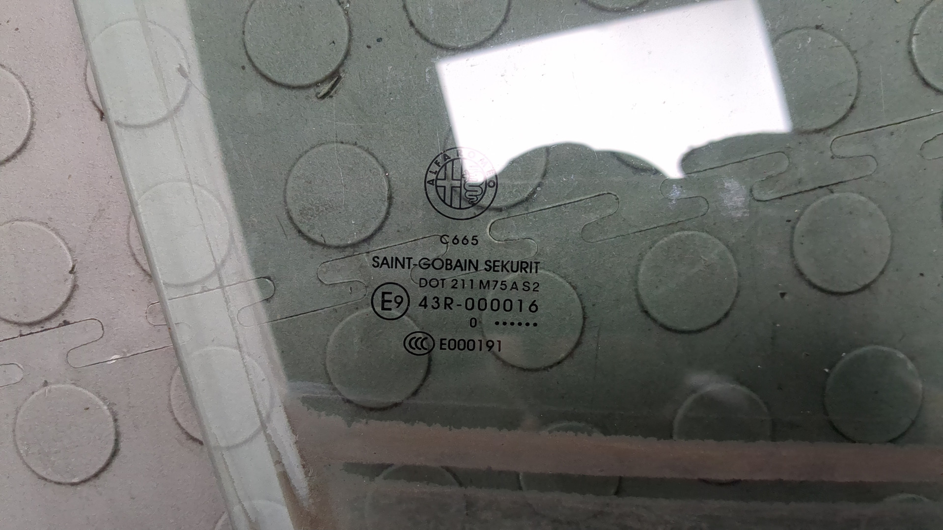 Стекло двери задней правой