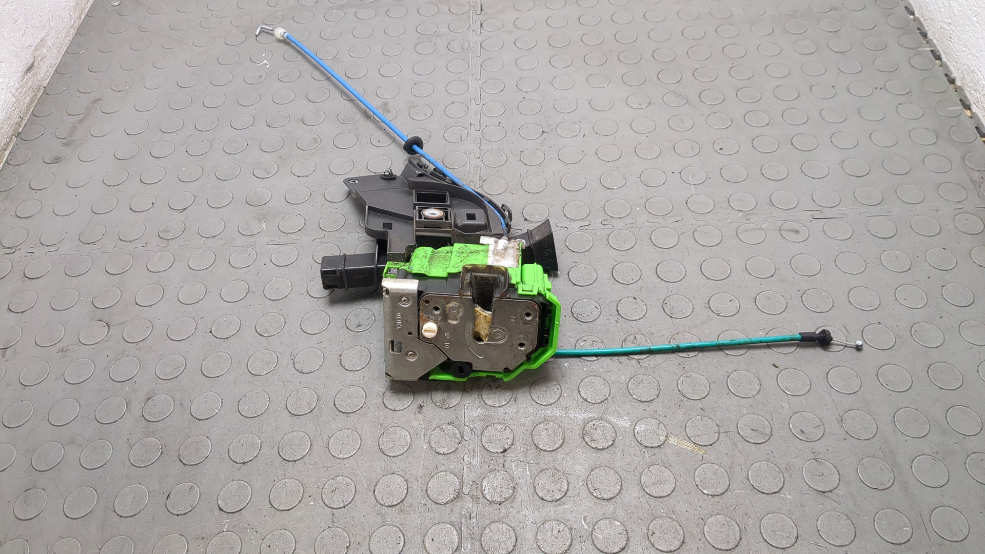 Замок двери задней правой