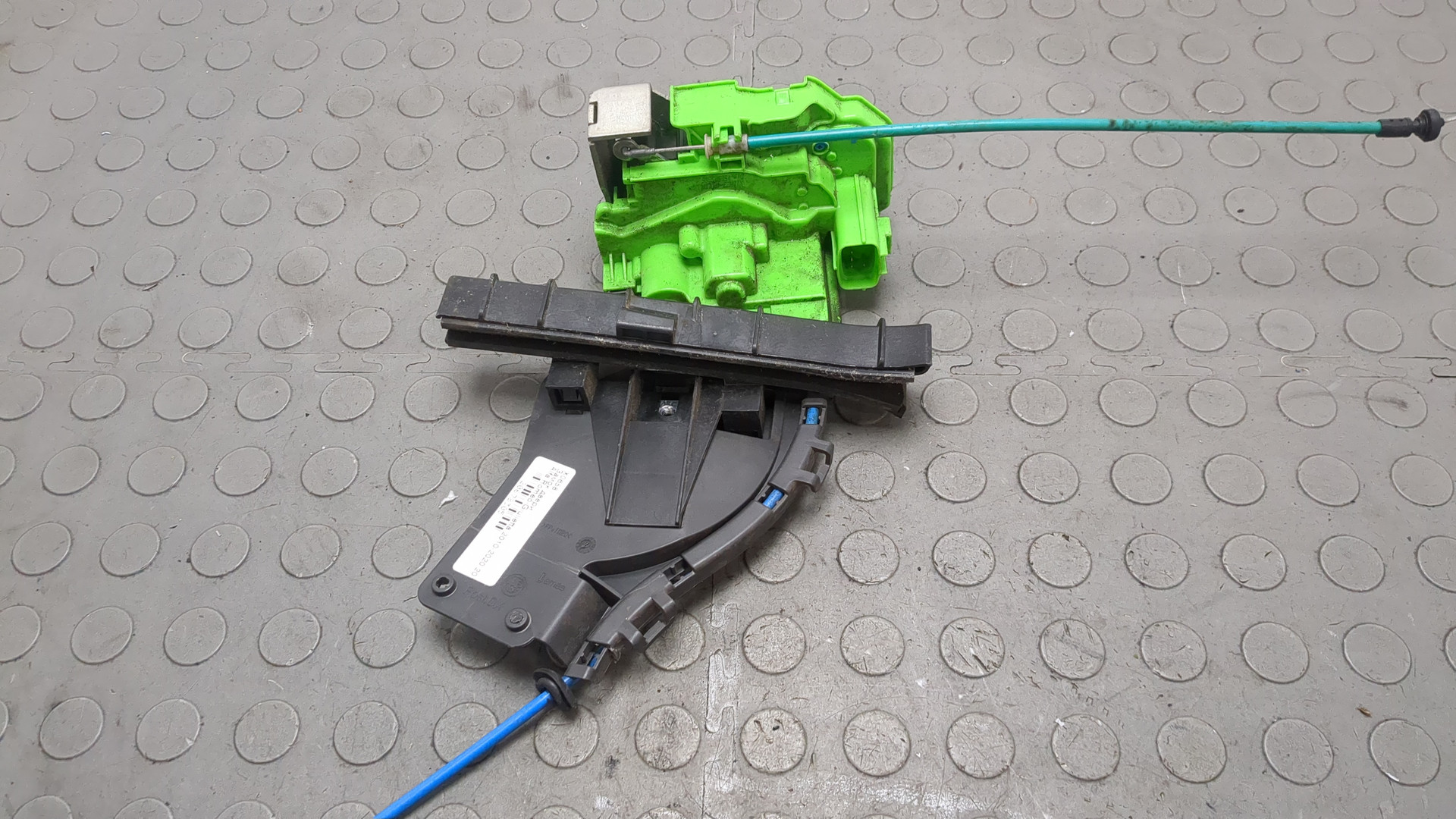 Замок двери задней правой