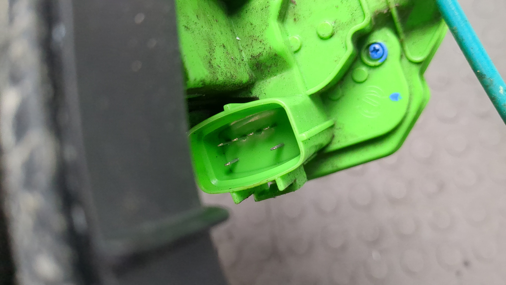 Замок двери задней правой