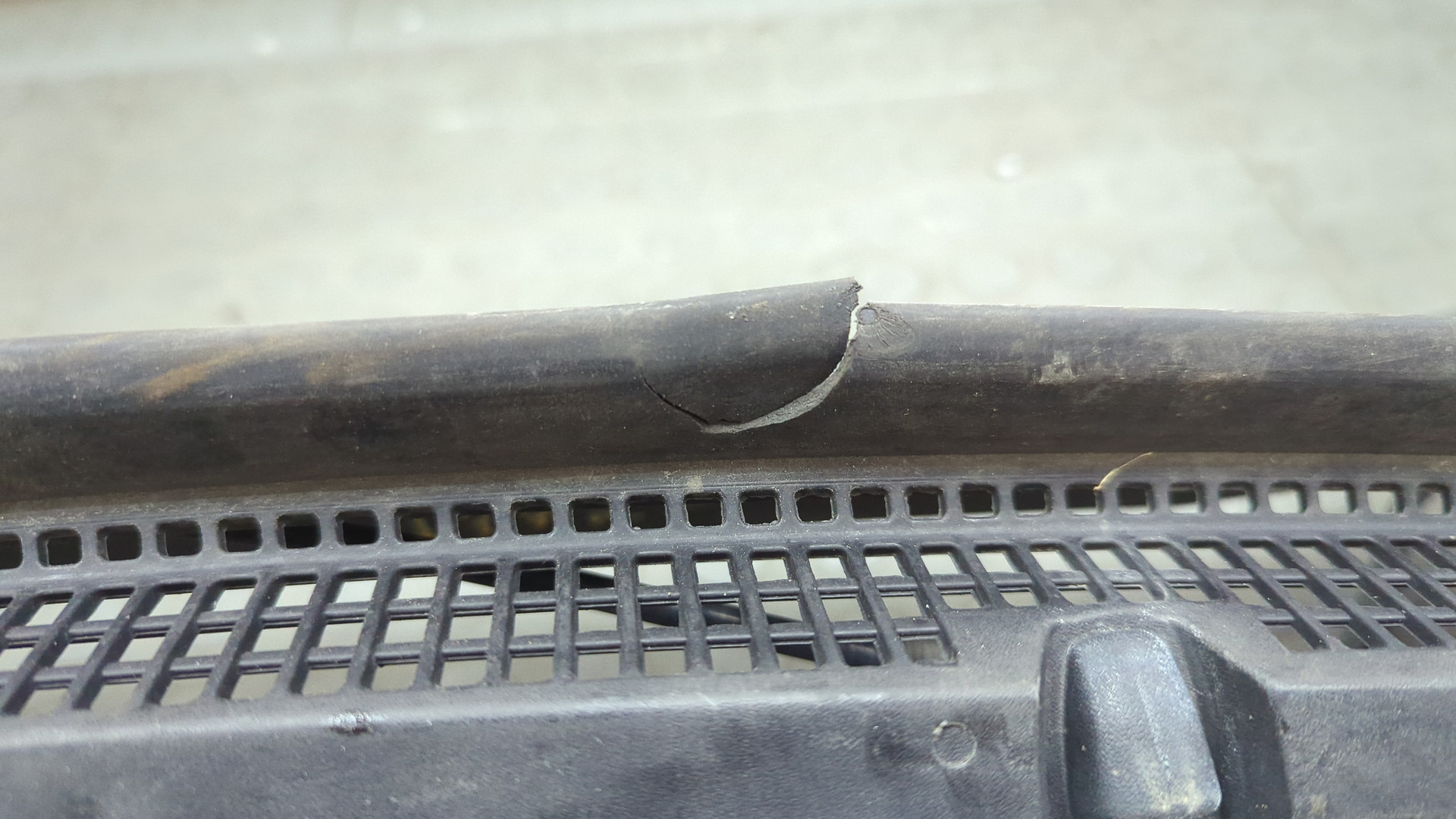 Решетка стеклоочистителей (Жабо)