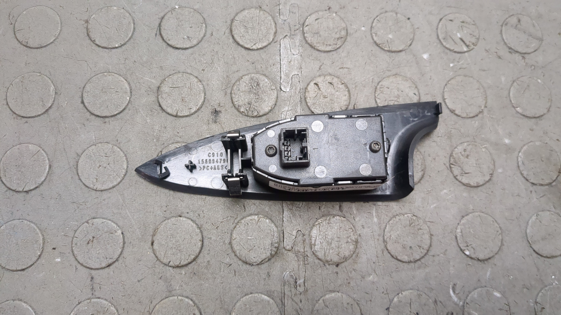 Кнопка стеклоподъемника