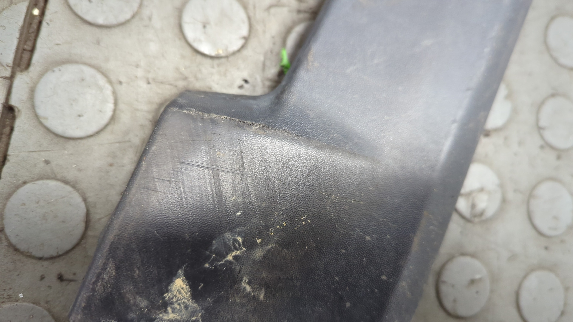 Накладка переднего крыла правого