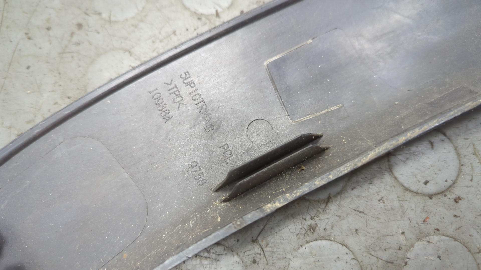 Накладка переднего крыла правого