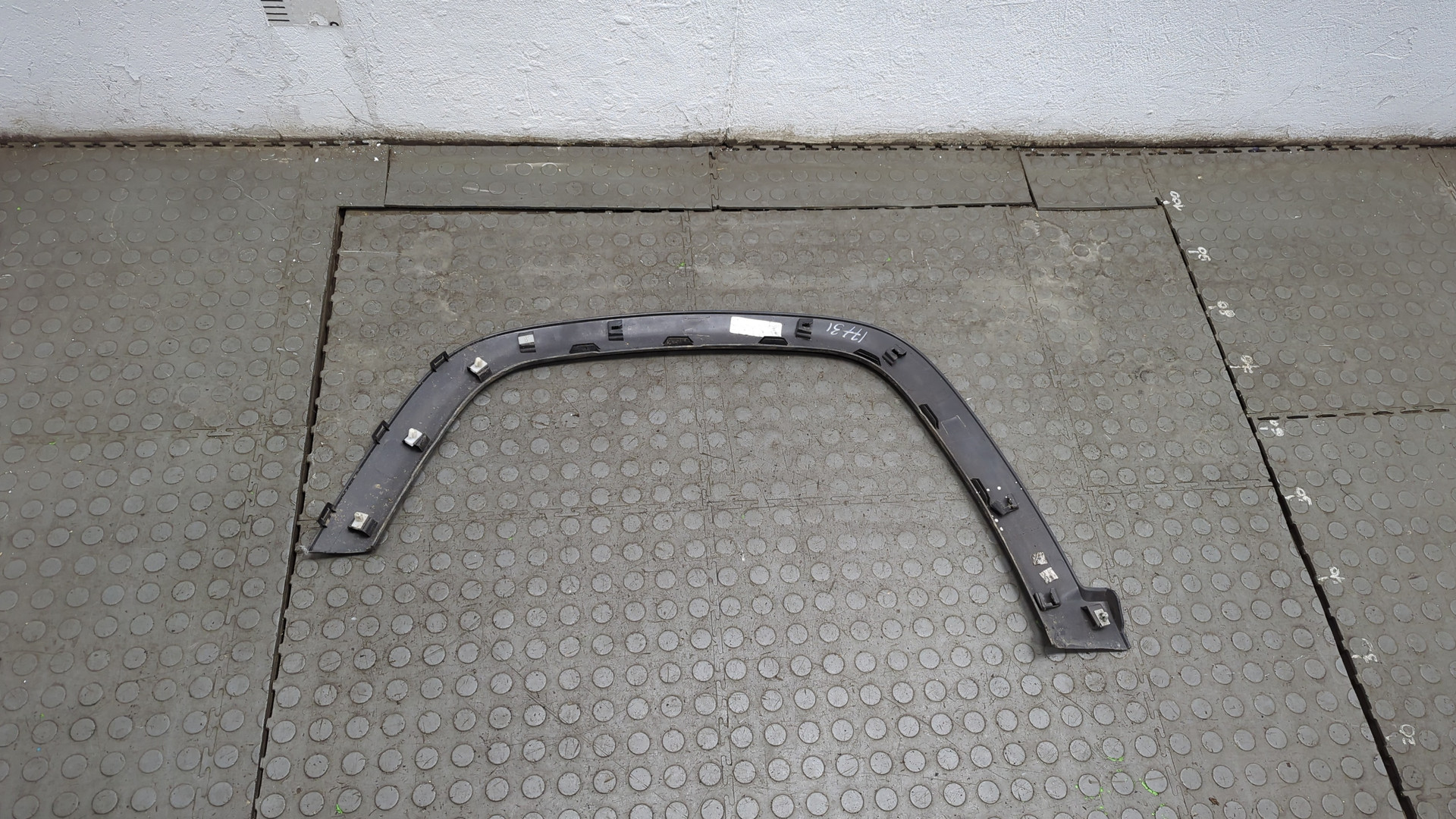 Накладка переднего крыла правого