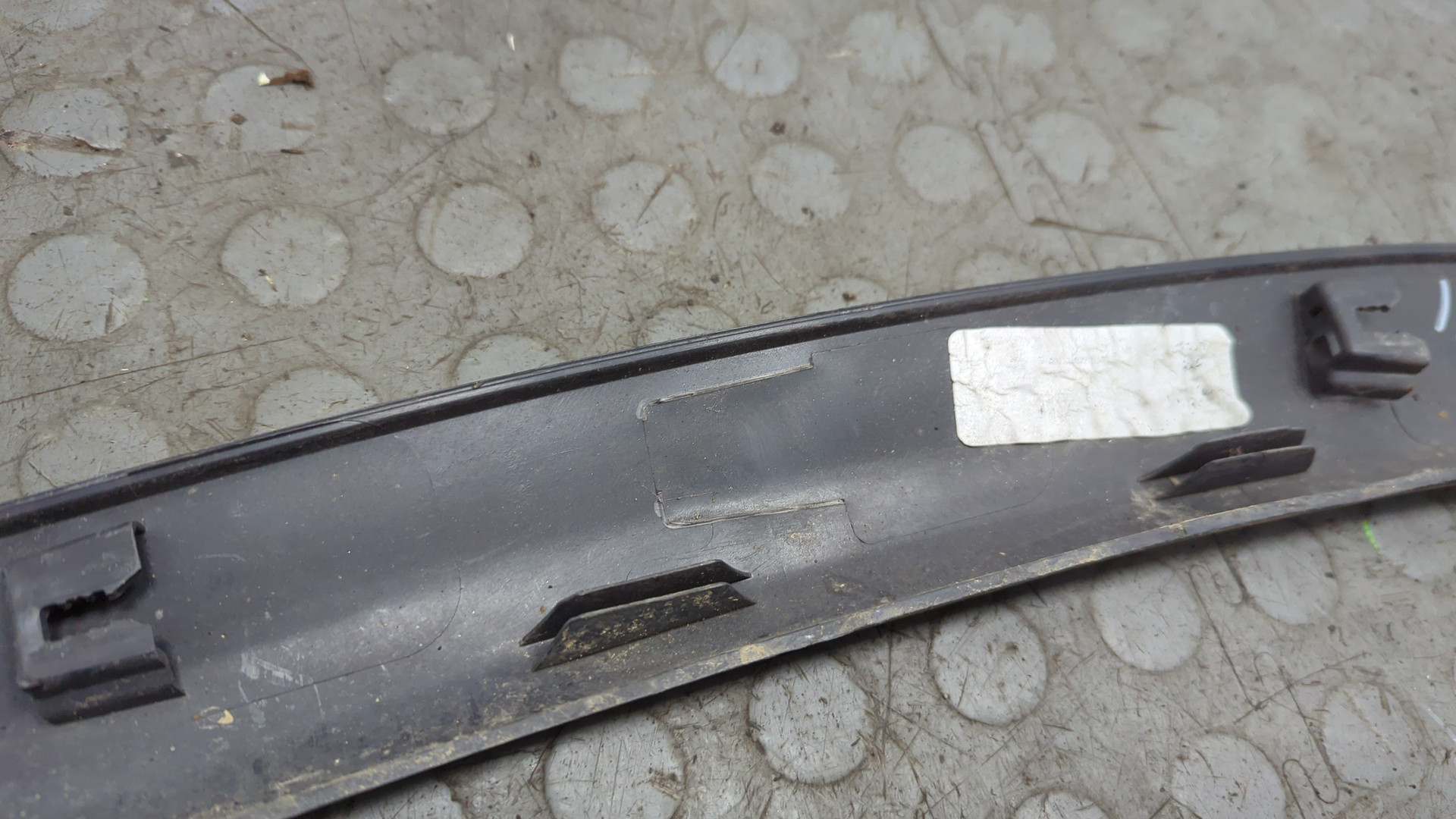 Накладка переднего крыла правого