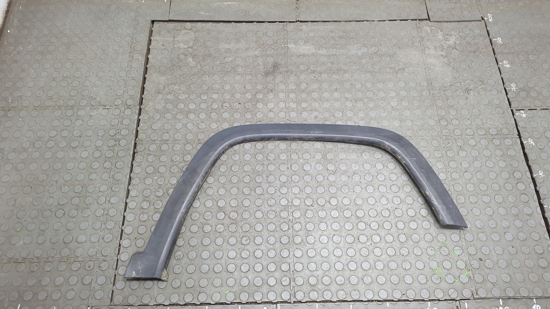 Накладка переднего крыла правого