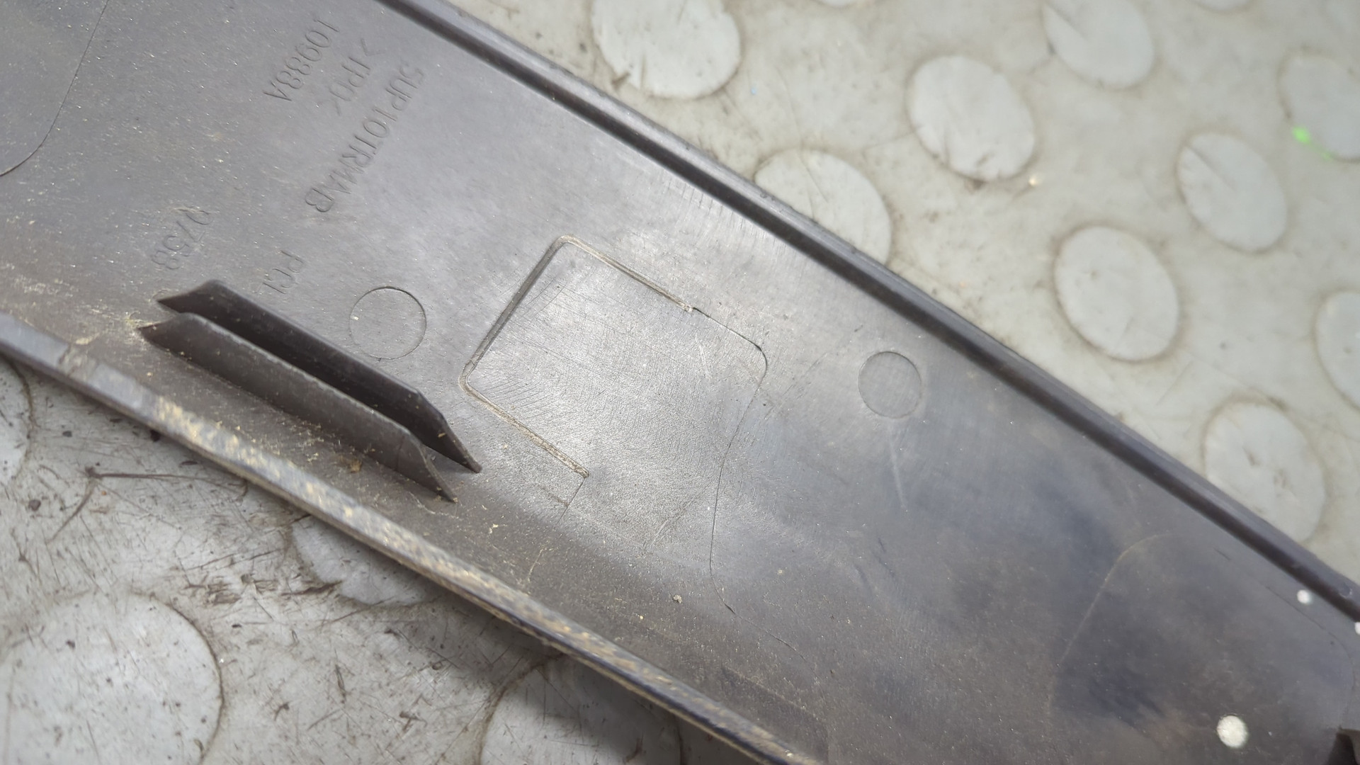 Накладка переднего крыла правого