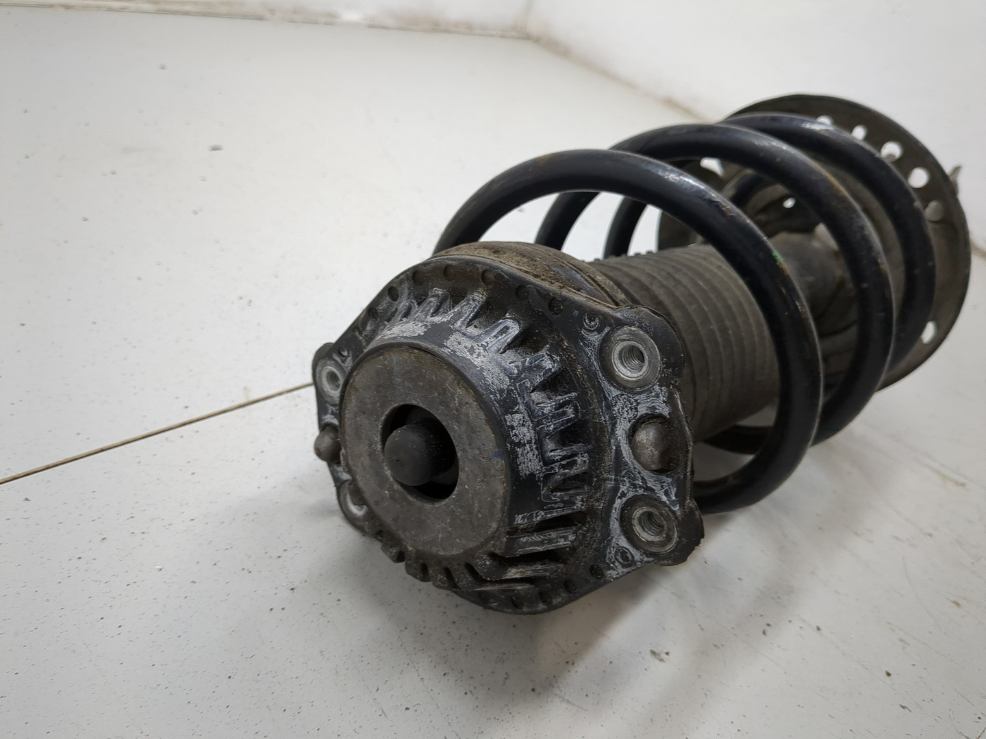 Амортизатор передний правый