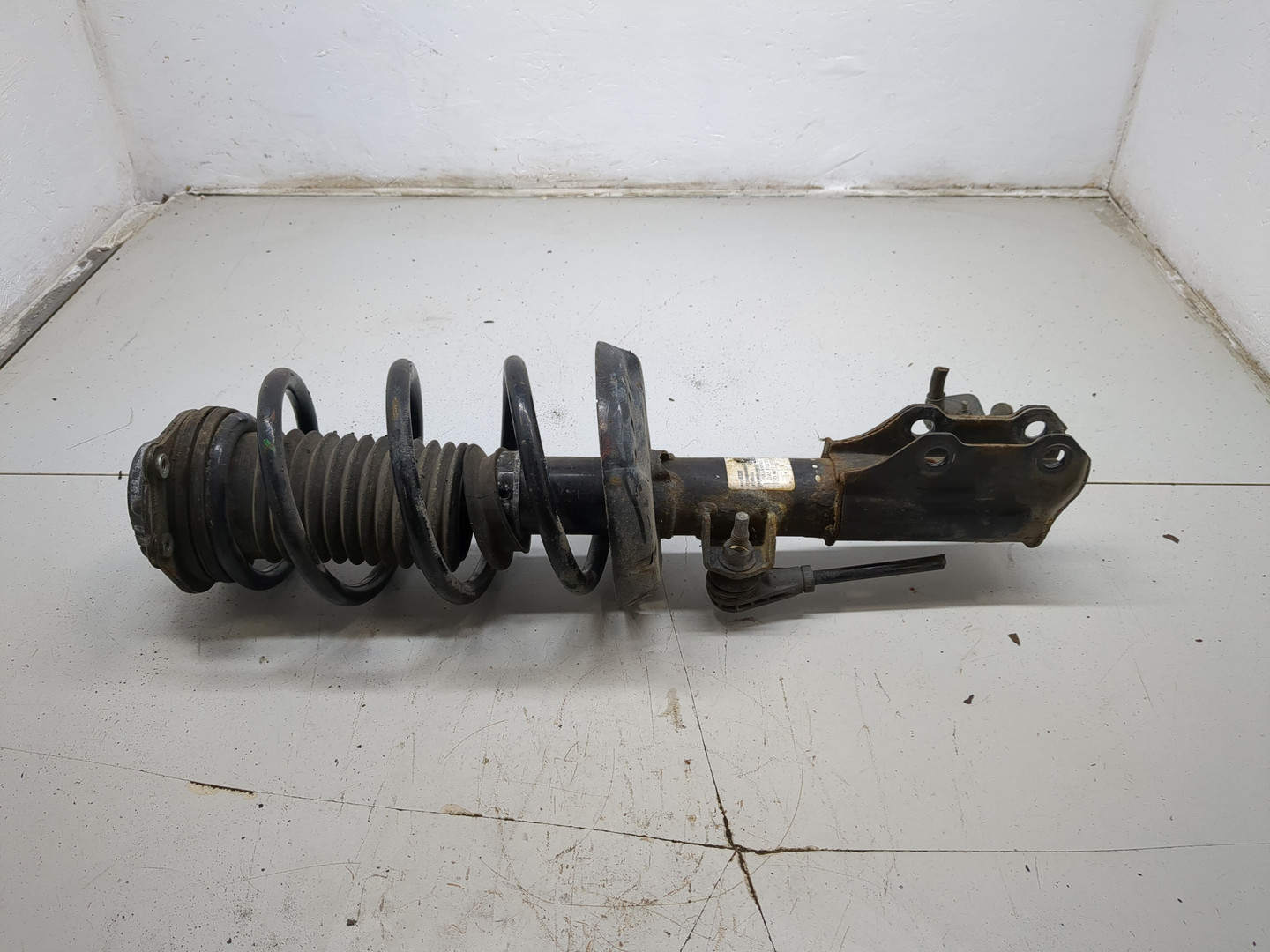 Амортизатор передний правый