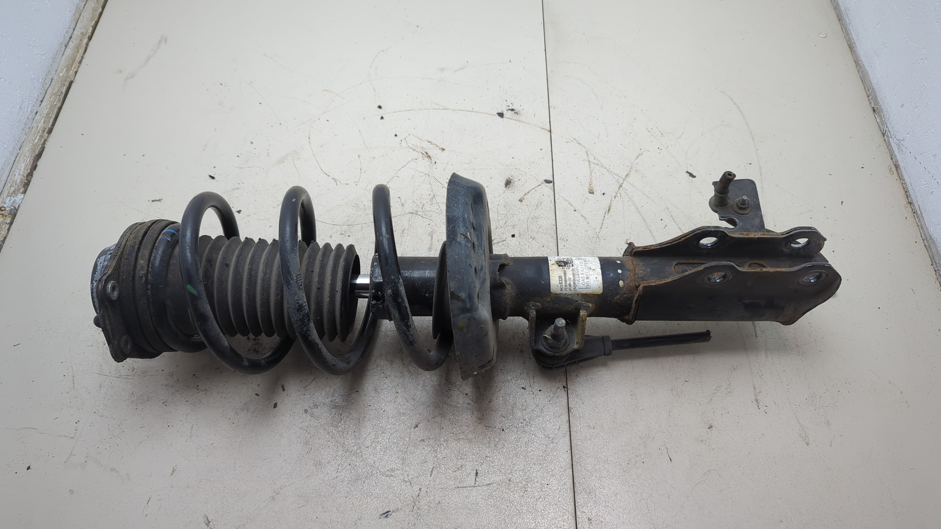 Амортизатор передний правый