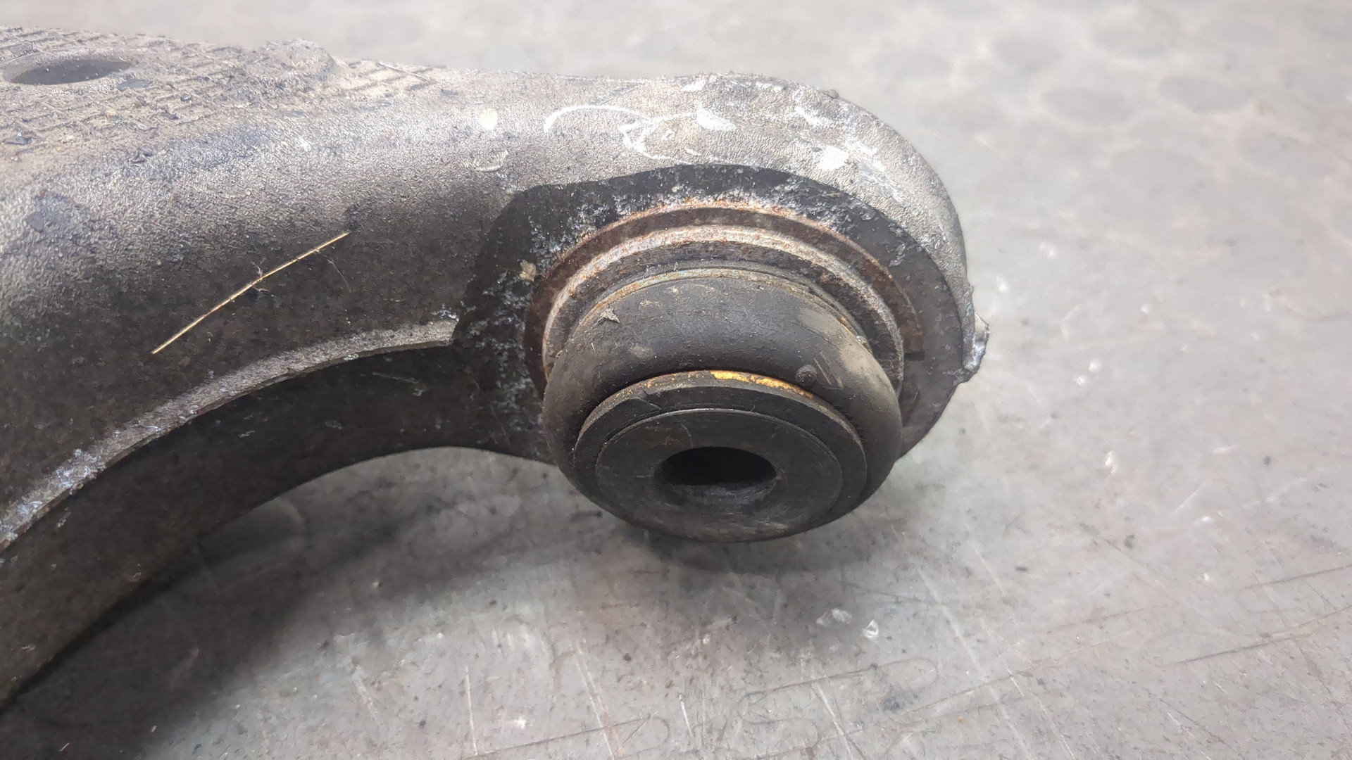 Рычаг задний правый