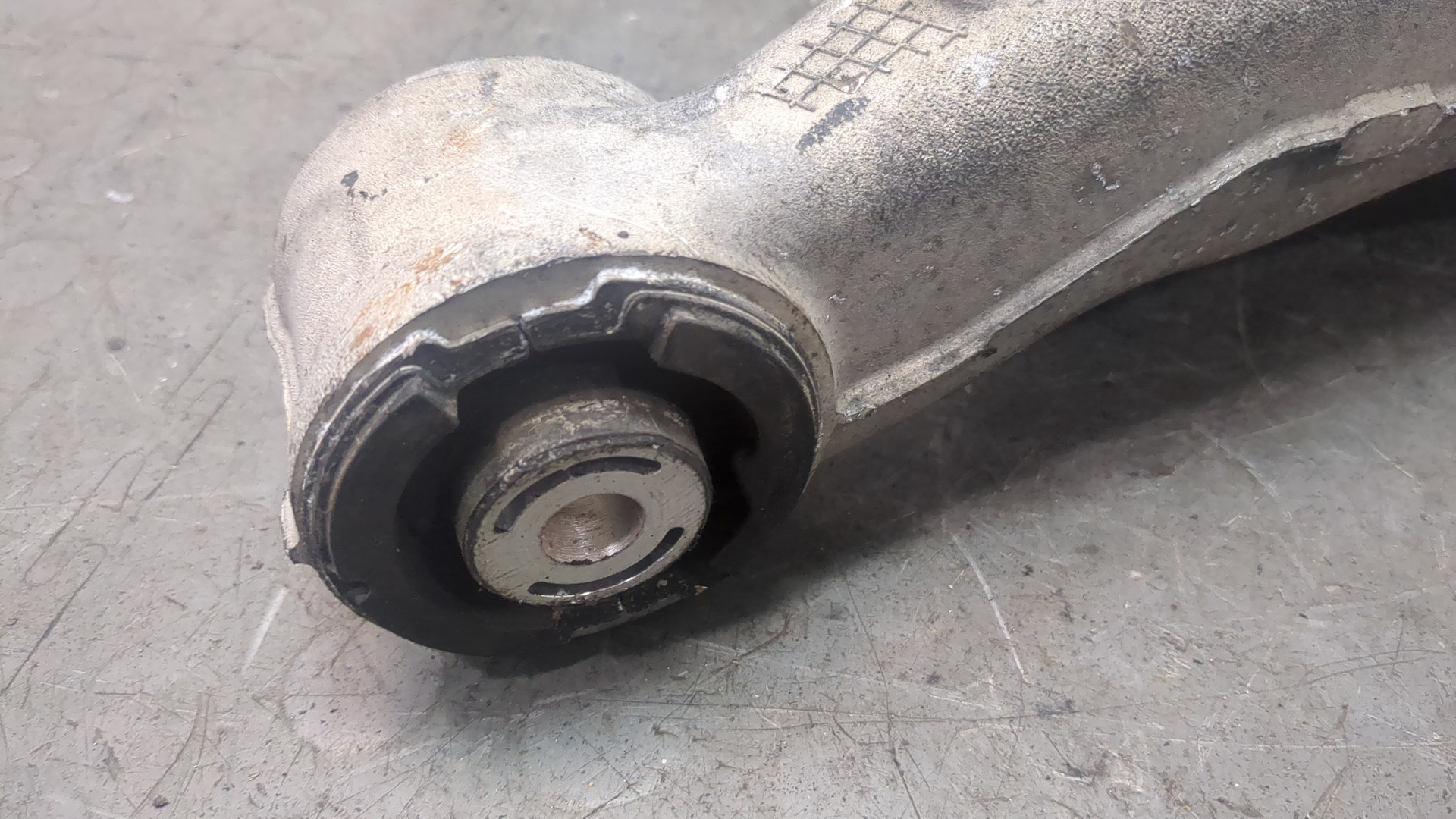 Рычаг задний правый