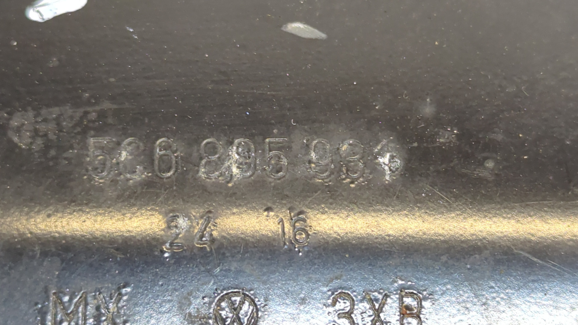 Кронштейн фар левый